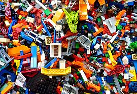 Zelfgemaakte LEGO-treinen ontsporen (voorlopig) door merkinbreuk